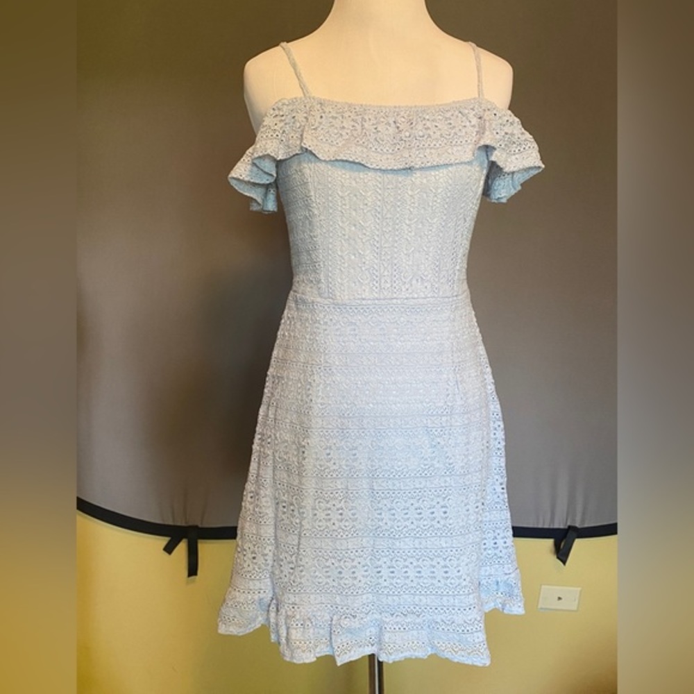 *NEVER WORN Lace Eyelet style Dress in Powder Blue Size Small